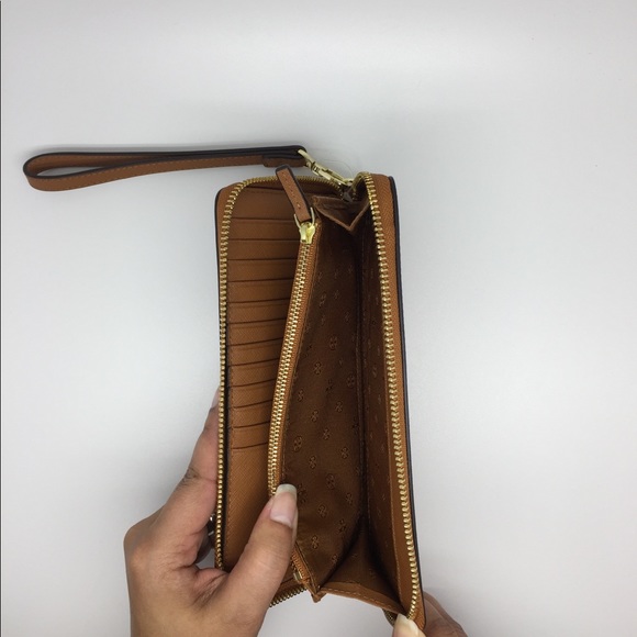 Tory Burch Zip Passport Continental Wallet - Picture 4 of 5